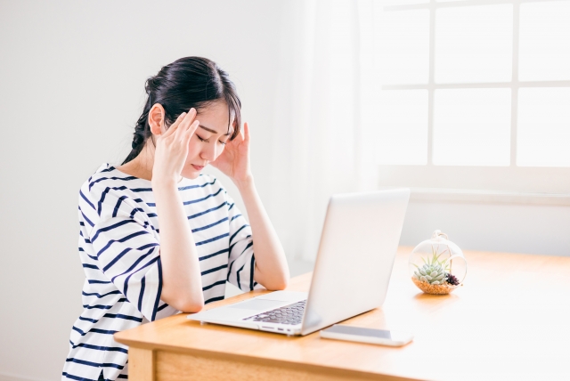顔面神経麻痺で笑おうとしても口角が上がらない