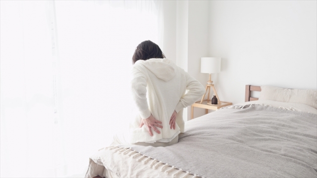 原因不明の背中の痛み・熱感は自律神経の不調が原因かも?